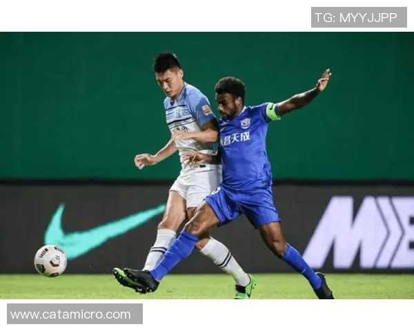 南京足球队以69分领跑大师赛积分榜展现强大实力